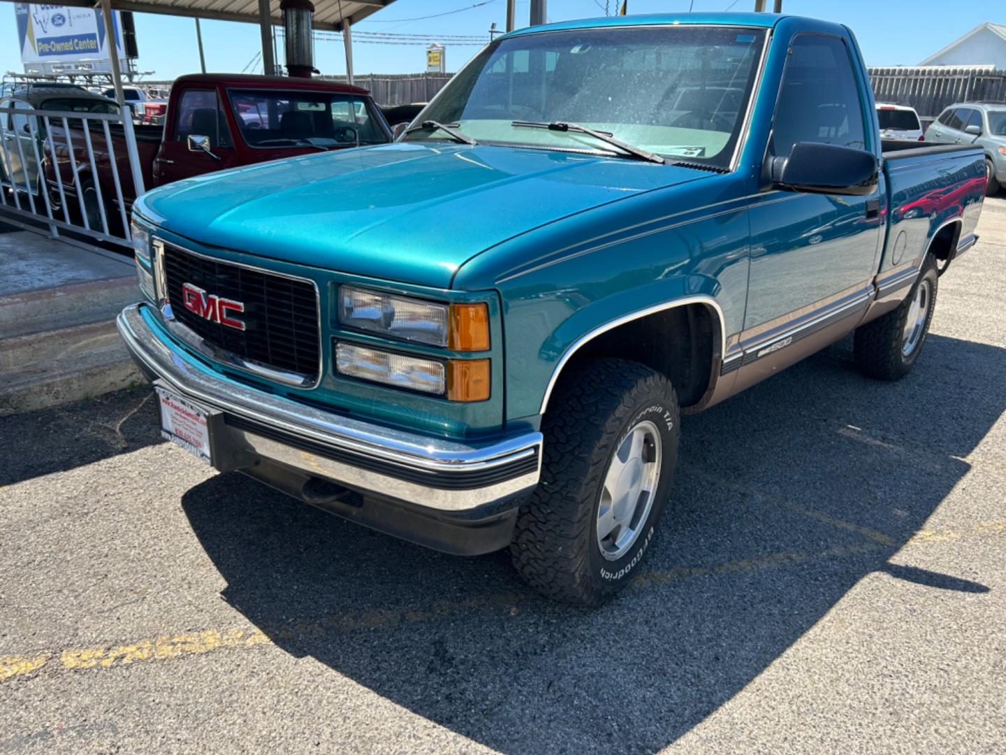 1997 Blue GMC Sierra C/K 1500 Sierra (1GTEK14R3VZ) with an 5.7L V8 F engine, Automatic transmission, located at 1687 Business 35 S, New Braunfels, TX, 78130, (830) 625-7159, 29.655487, -98.051491 - Photo#0